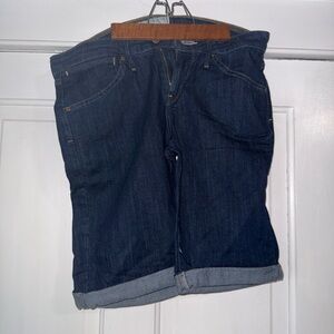 Classic levis Rolled-Cuff Jean Shorts - Women